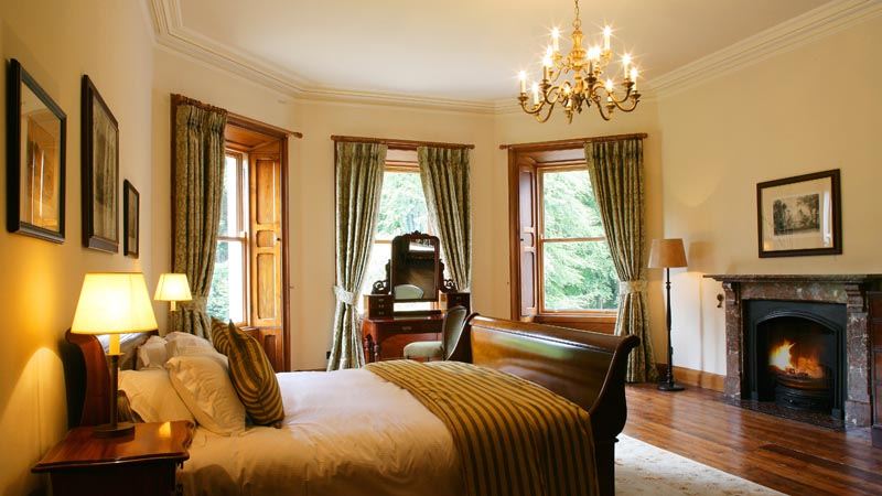 Wall Pool Bedroom